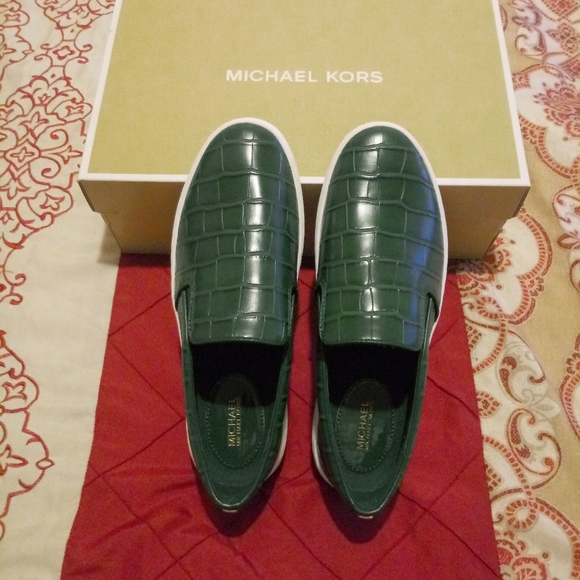 Michael Kors Keaton Slip On - Picture 6 of 10